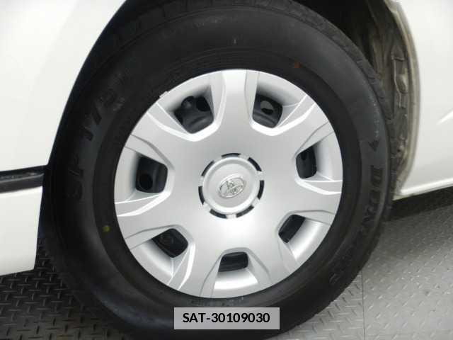 Toyota HIACE WAGON 2023-02 7810725-13
