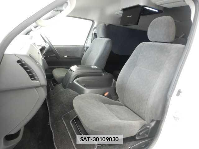 Toyota HIACE WAGON 2023-02 7810725-15