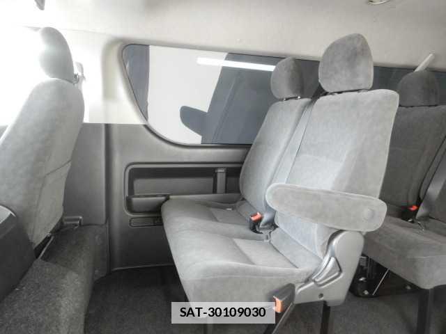 Toyota HIACE WAGON 2023-02 7810725-16