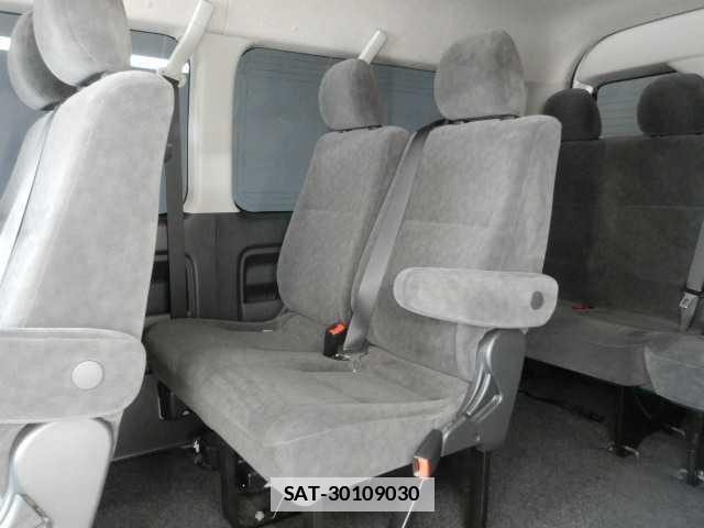 Toyota HIACE WAGON 2023-02 7810725-17