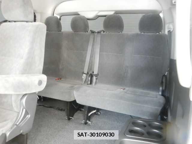 Toyota HIACE WAGON 2023-02 7810725-18