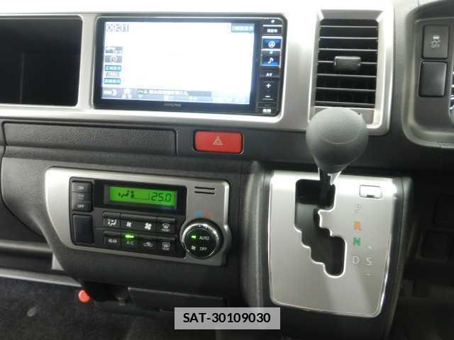 Toyota HIACE WAGON 2023-02 7810725-6