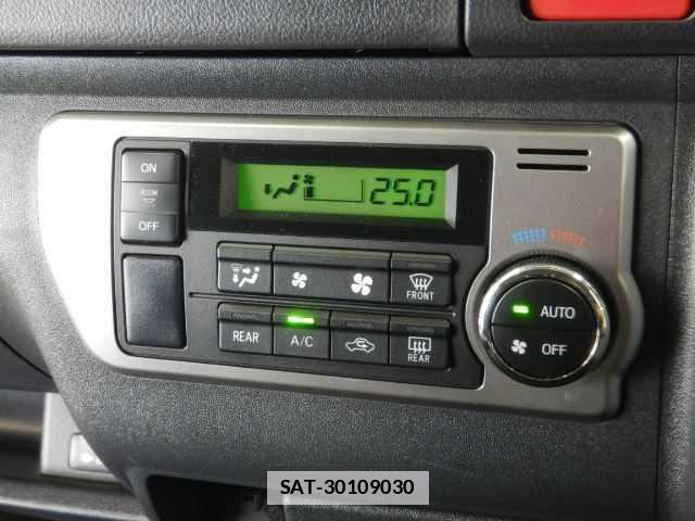 Toyota HIACE WAGON 2023-02 7810725-8