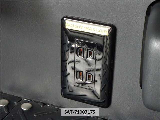 Toyota HIACE WAGON 2015-03 7810850-11
