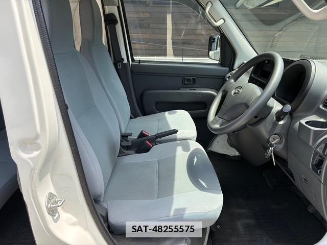 Daihatsu HIJET CARGO 2017-04 7804637-9