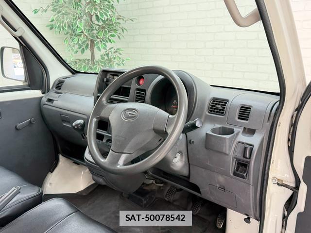 Daihatsu HIJET CARGO 2014-08 7809301-6