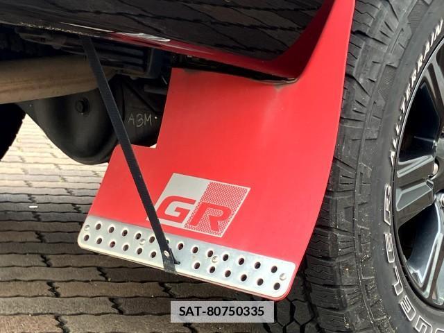 Toyota HILUX 2021-11 7809834-6