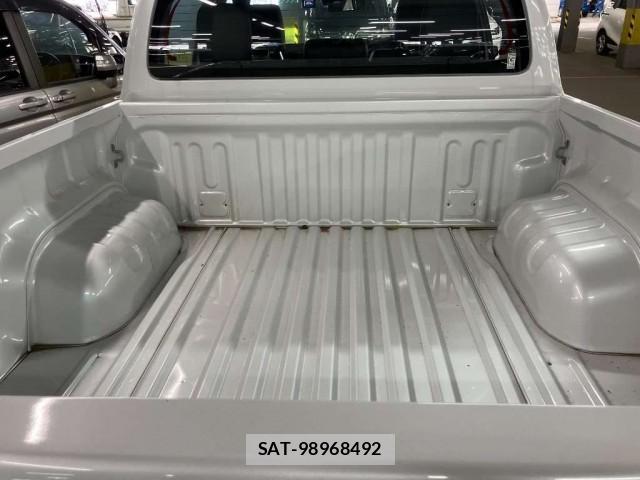 Toyota HILUX 2024-02 7810543-2