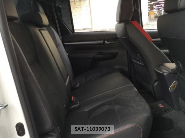 Toyota HILUX 2022-09 7810561-2