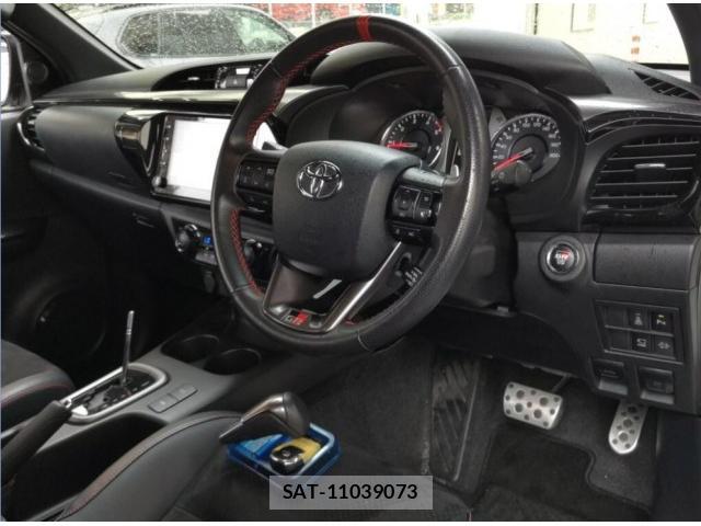 Toyota HILUX 2022-09 7810561-3
