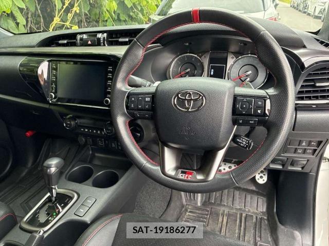 Toyota HILUX 2023-12 7811209-2