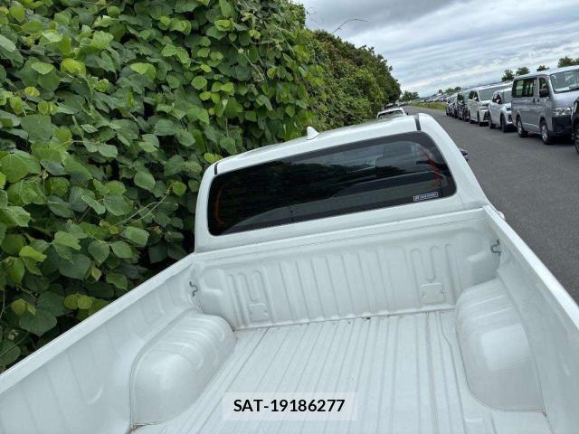 Toyota HILUX 2023-12 7811209-7