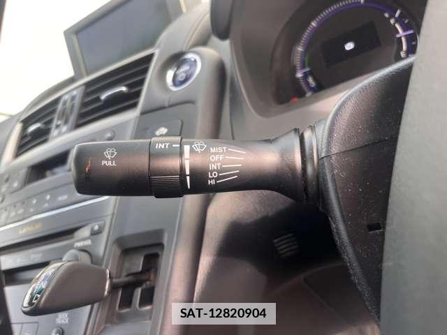 Lexus HS 2012-11 7793669-9
