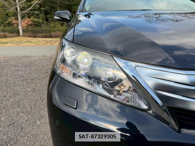 Lexus HS 2012-11 7794363-10