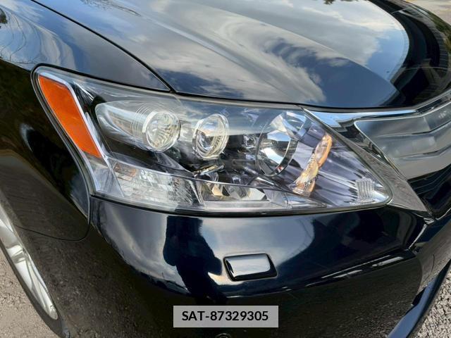 Lexus HS 2012-11 7794363-11