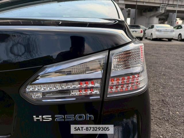 Lexus HS 2012-11 7794363-12
