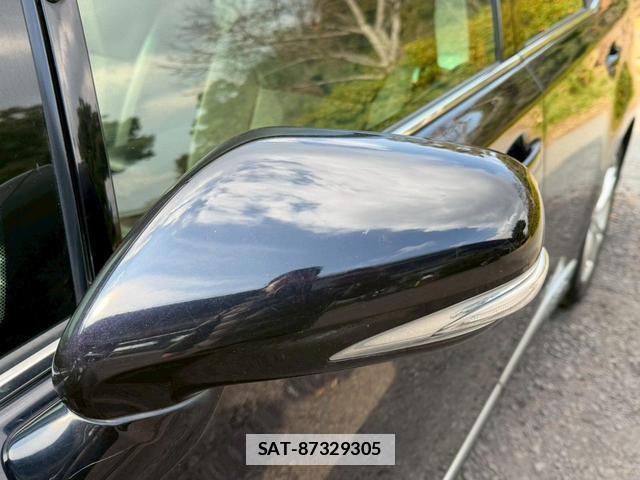Lexus HS 2012-11 7794363-8