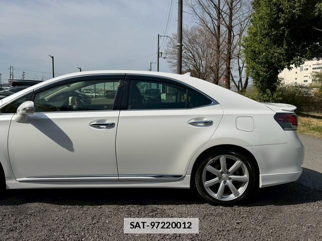 Lexus HS 2013-02 7794376-1