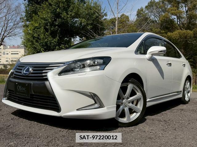 Lexus HS 2013-02 7794376-10