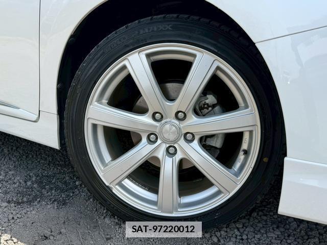 Lexus HS 2013-02 7794376-15