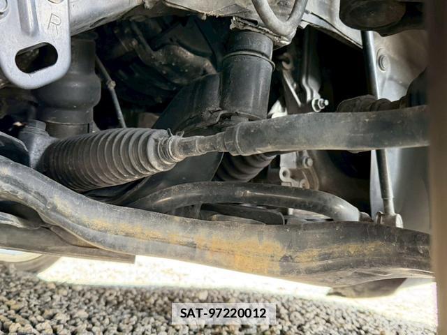 Lexus HS 2013-02 7794376-16