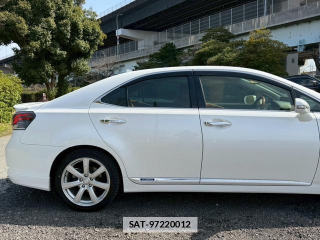 Lexus HS 2013-02 7794376-6