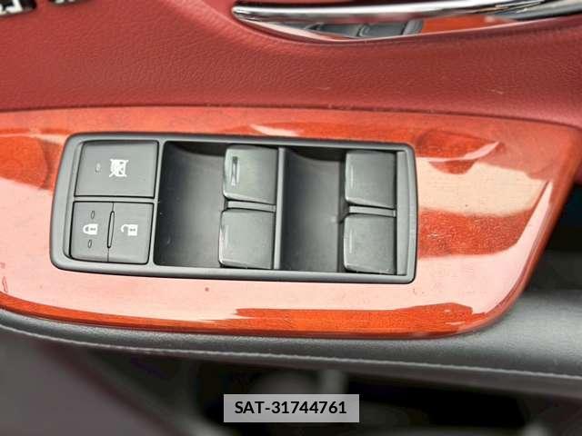 Lexus HS 2015-09 7795618-7