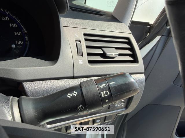 Lexus HS 2010-03 7796974-17