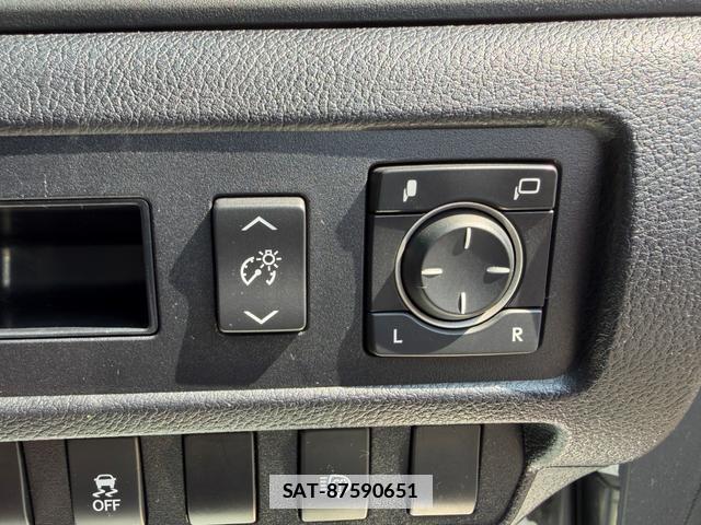 Lexus HS 2010-03 7796974-18