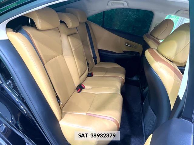 Lexus HS 2013-03 7798436-10