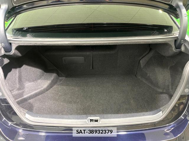 Lexus HS 2013-03 7798436-11
