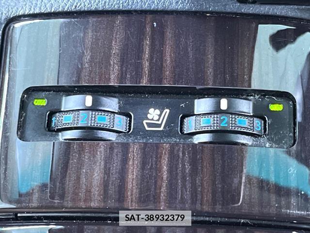 Lexus HS 2013-03 7798436-4
