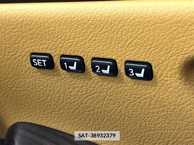 Lexus HS 2013-03 7798436-5