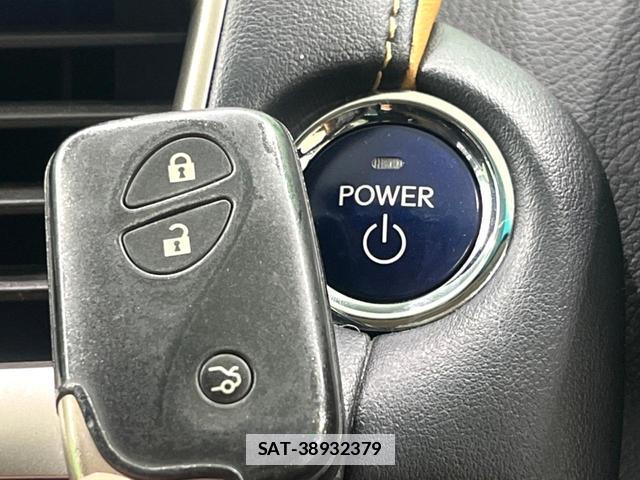 Lexus HS 2013-03 7798436-8