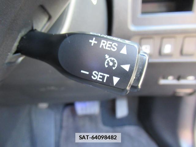 Lexus HS 2013-01 7802697-10