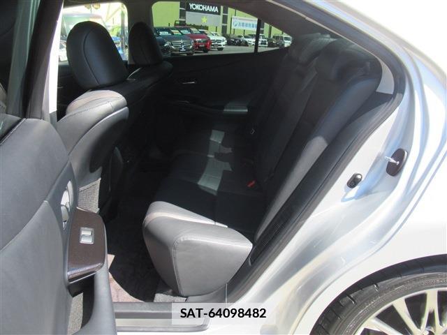 Lexus HS 2013-01 7802697-19