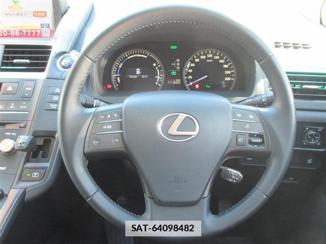 Lexus HS 2013-01 7802697-4