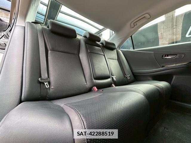 Lexus HS 2011-05 7805693-12