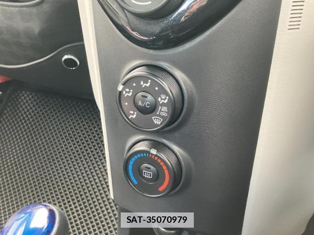 Toyota IQ 2013-06 7794774-14