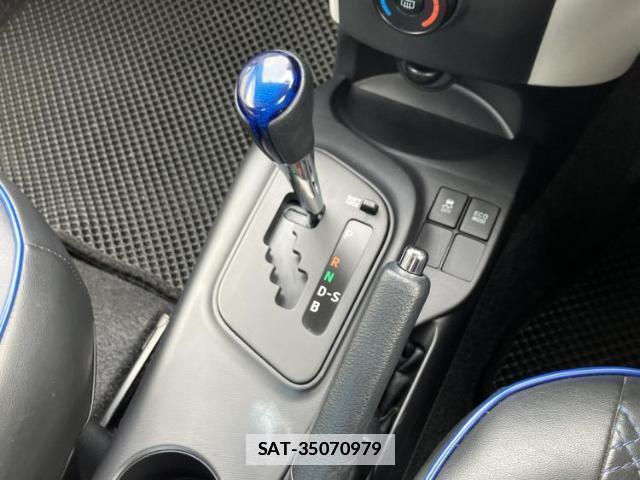 Toyota IQ 2013-06 7794774-15