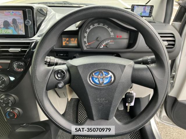 Toyota IQ 2013-06 7794774-16