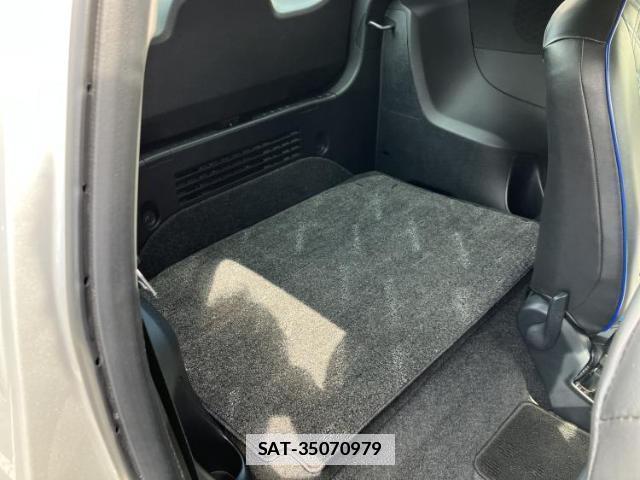 Toyota IQ 2013-06 7794774-4