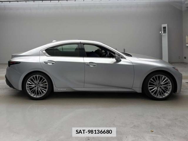 Lexus IS 2021-08 7793843-11