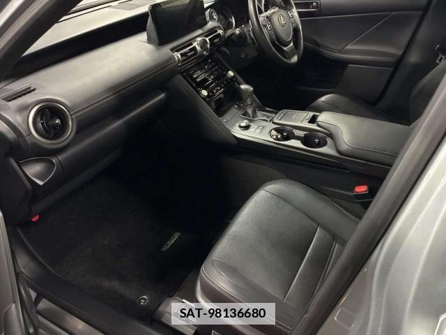 Lexus IS 2021-08 7793843-4