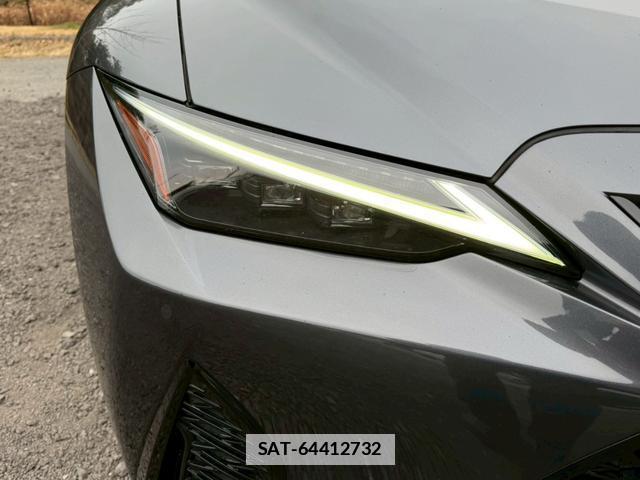 Lexus IS 2021-06 7794370-10