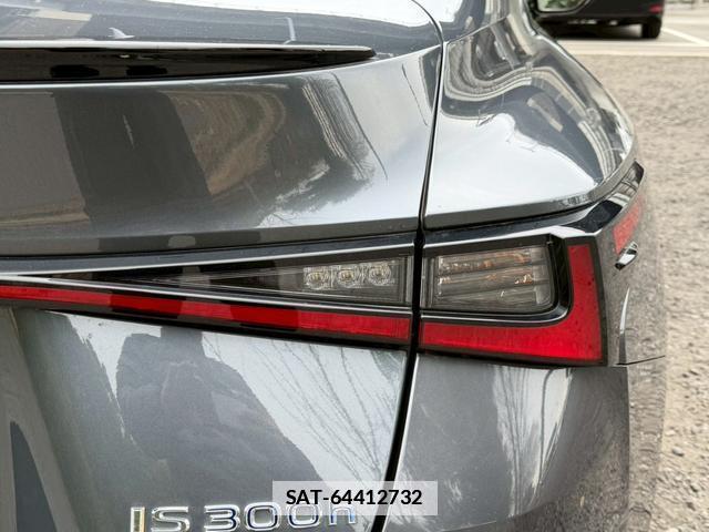 Lexus IS 2021-06 7794370-9