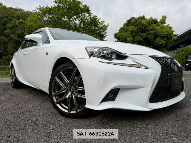 Lexus IS 2014-02 7794415-16