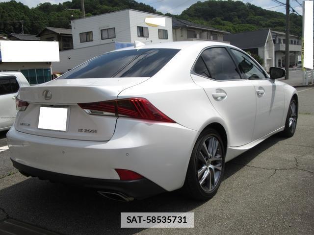 Lexus IS 2017-03 7794688-3