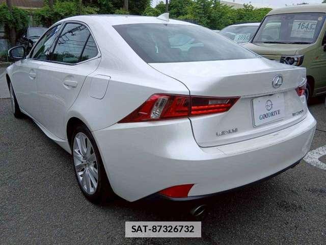 Lexus IS 2015-11 7794798-3