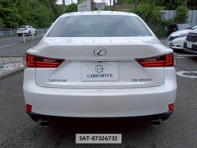 Lexus IS 2015-11 7794798-5